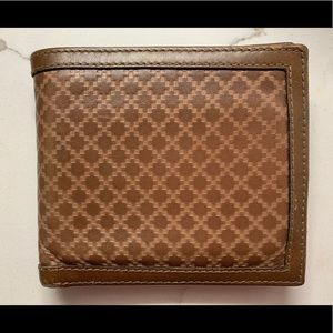 Gucci Tan Leather Bi-fold wallet